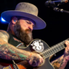 Zac Brown neemt emotioneel afscheid van Jimmy Buffett  met ‘Pirates and Parrots’